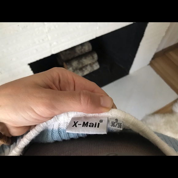 Vintage blue and white short-sleeved sweater top - Picture 3 of 3